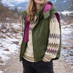 Sundance Green Vest Pink Inez
Flight Vest Hood Removable